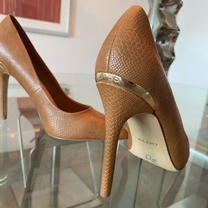 Aldo leather pumps !